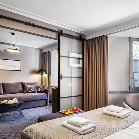 Logos Hotel 3*